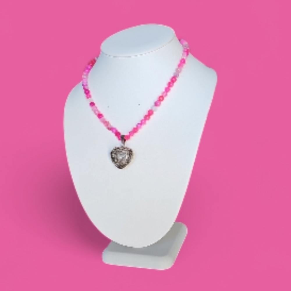 Vintage & Unique Handcrafted Beaded,Heart Pendant Necklace. - Picture 4 of 6